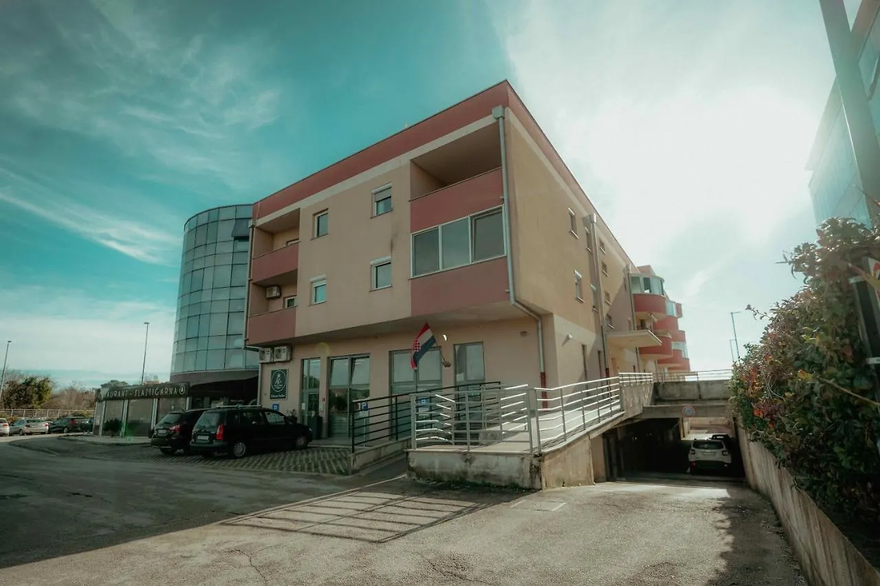 Apartment Rondo Pula Lovely And Sunny